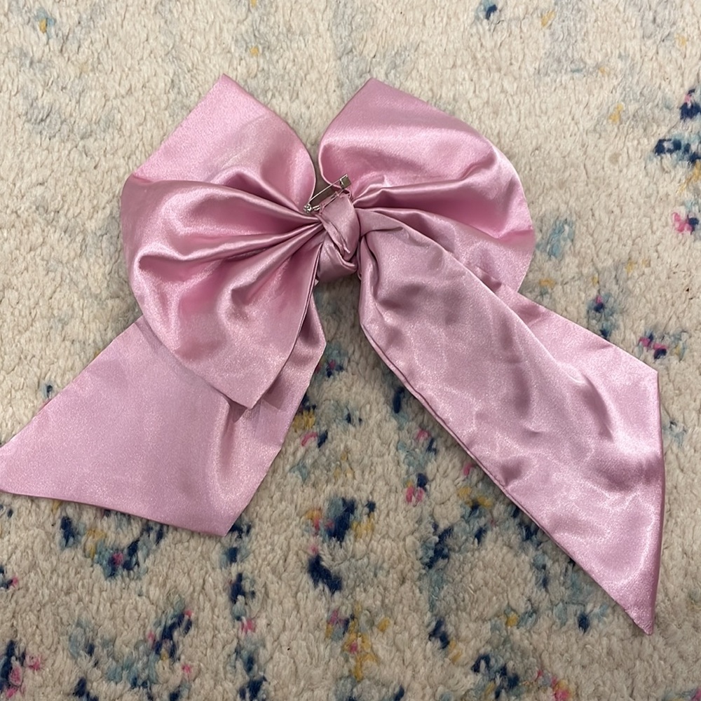 Large pink bow - Picture 2 of 3